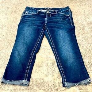 Amethyst jeans Capri, used Women's  size 9, blue